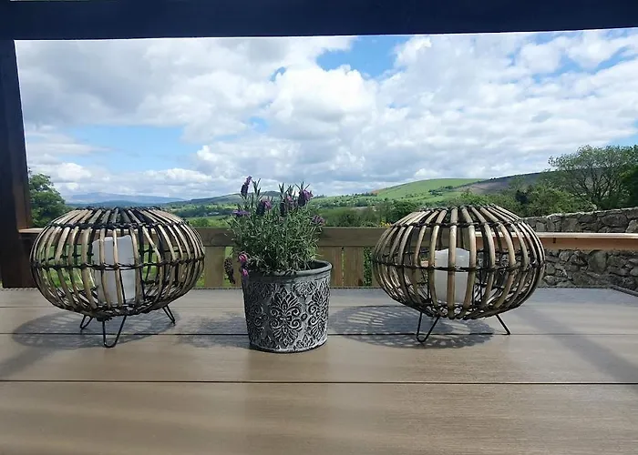 The Log @ The Old Forge Glamping *